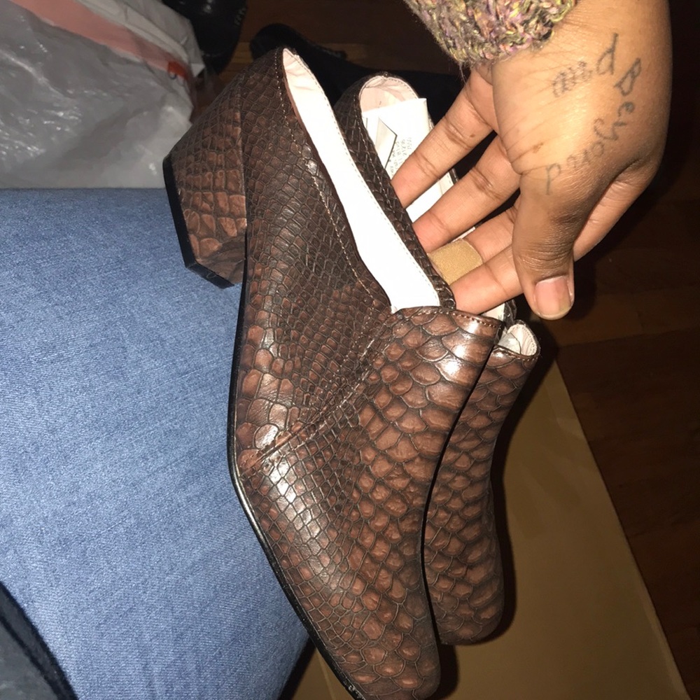 Brown printed clogs